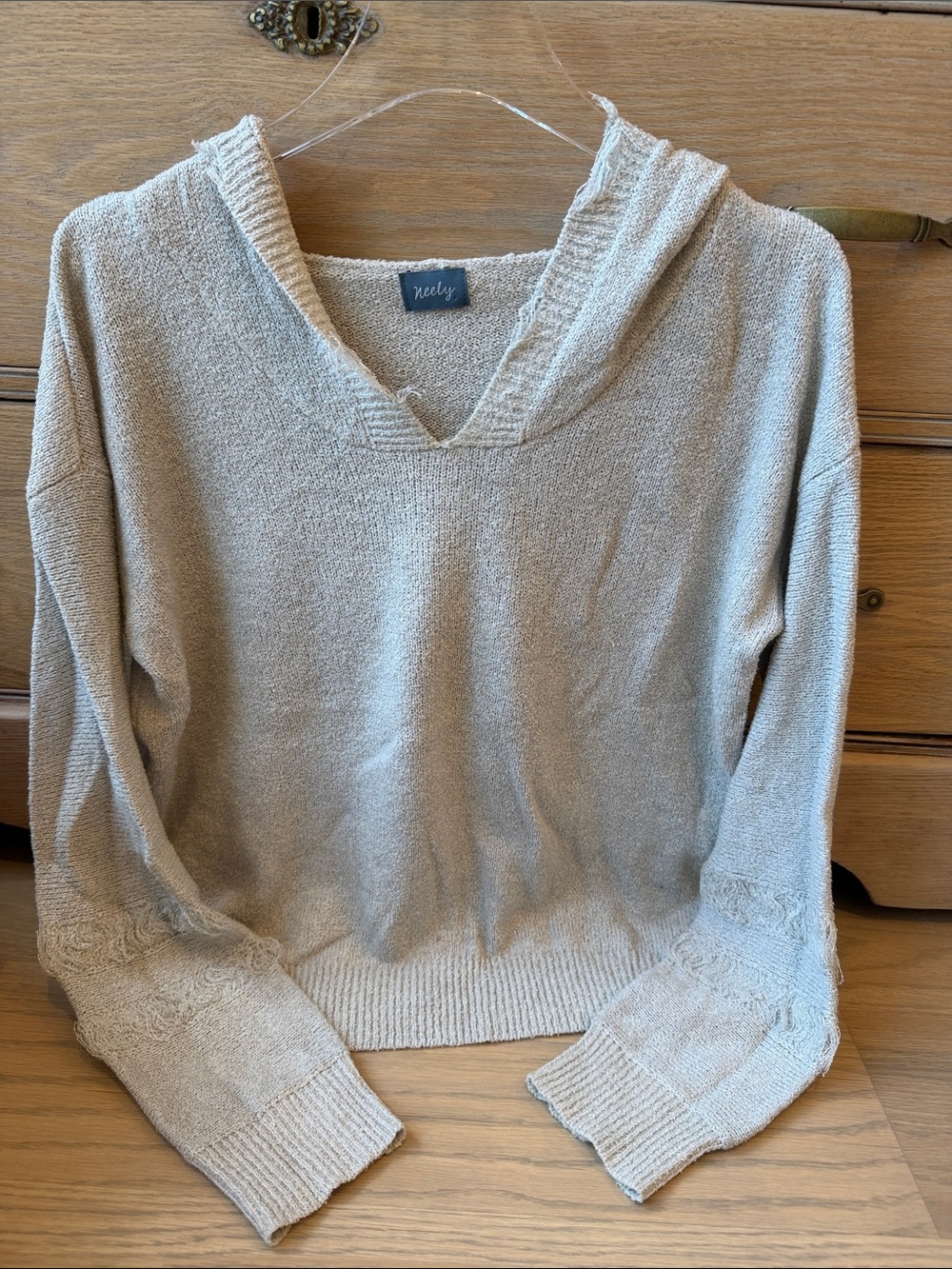 Neely hooded distressed sweater lightweight sleeve details size small like new